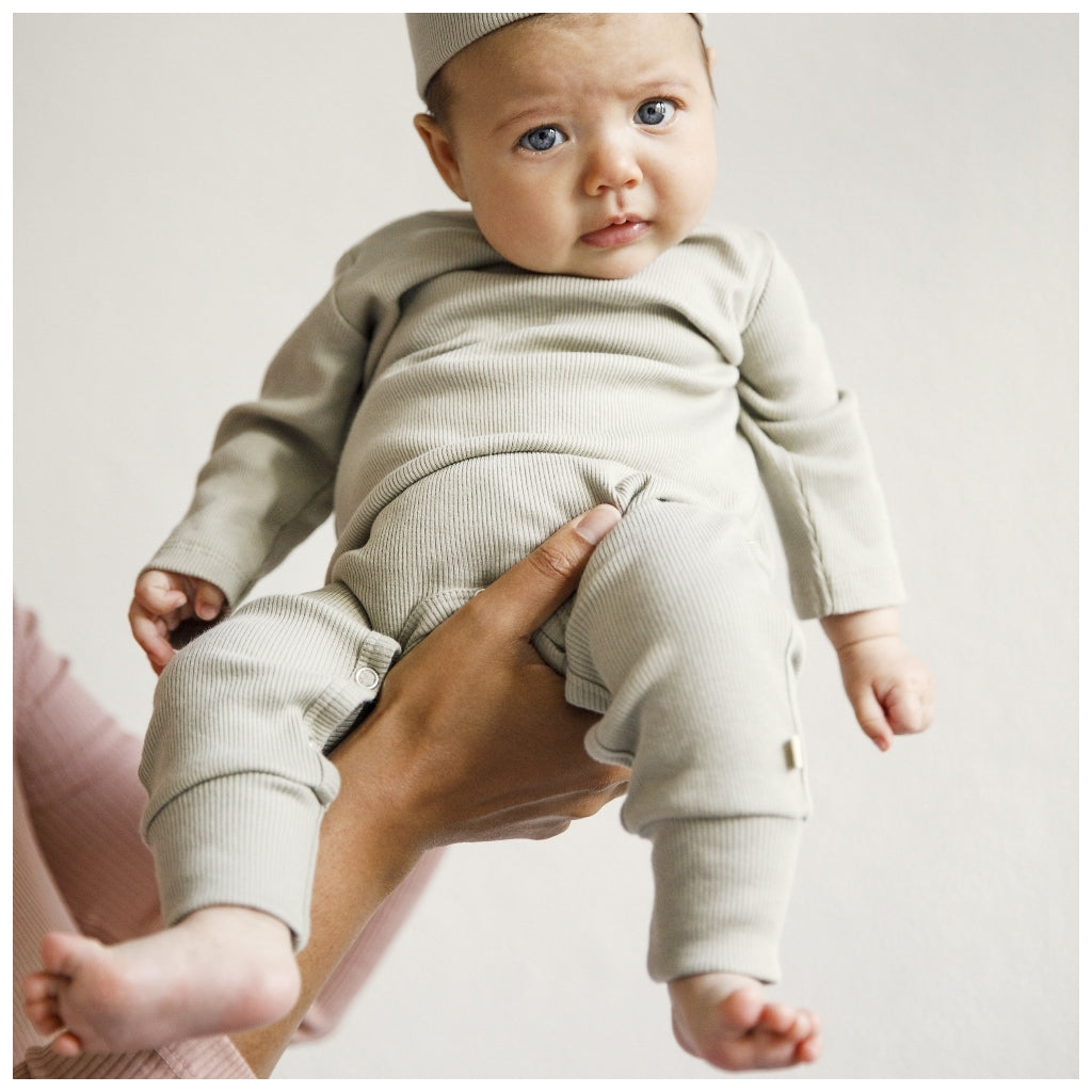 minimalisma Rein - Pyjamas for Babies in Organic Cotton Jumpsuit Pale Olive