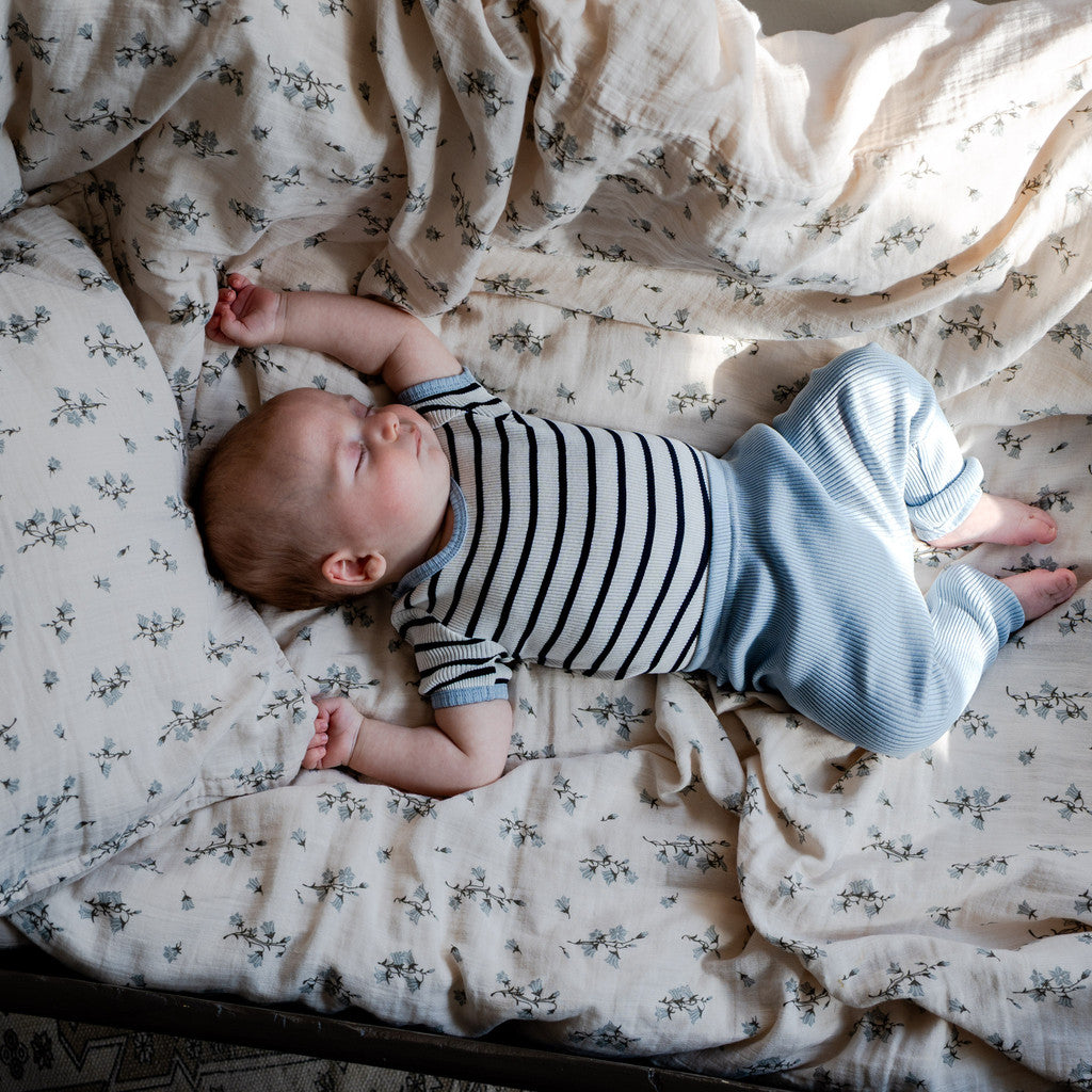 minimalisma Baldur - Baby silk short sleeve bodysuit Body Sailor with Clearwater