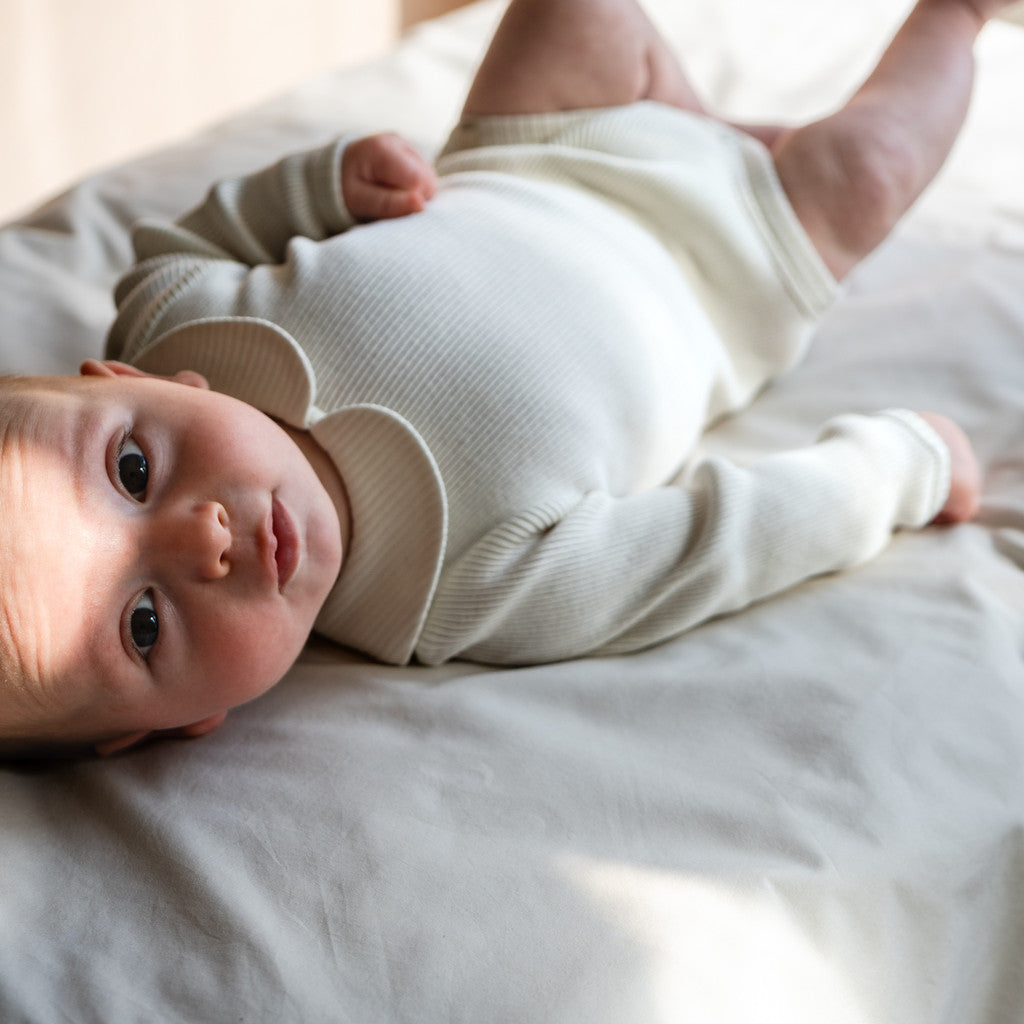 minimalisma Baptiste - Baby silk long sleeve bodysuit with peter pan collar Body Cream