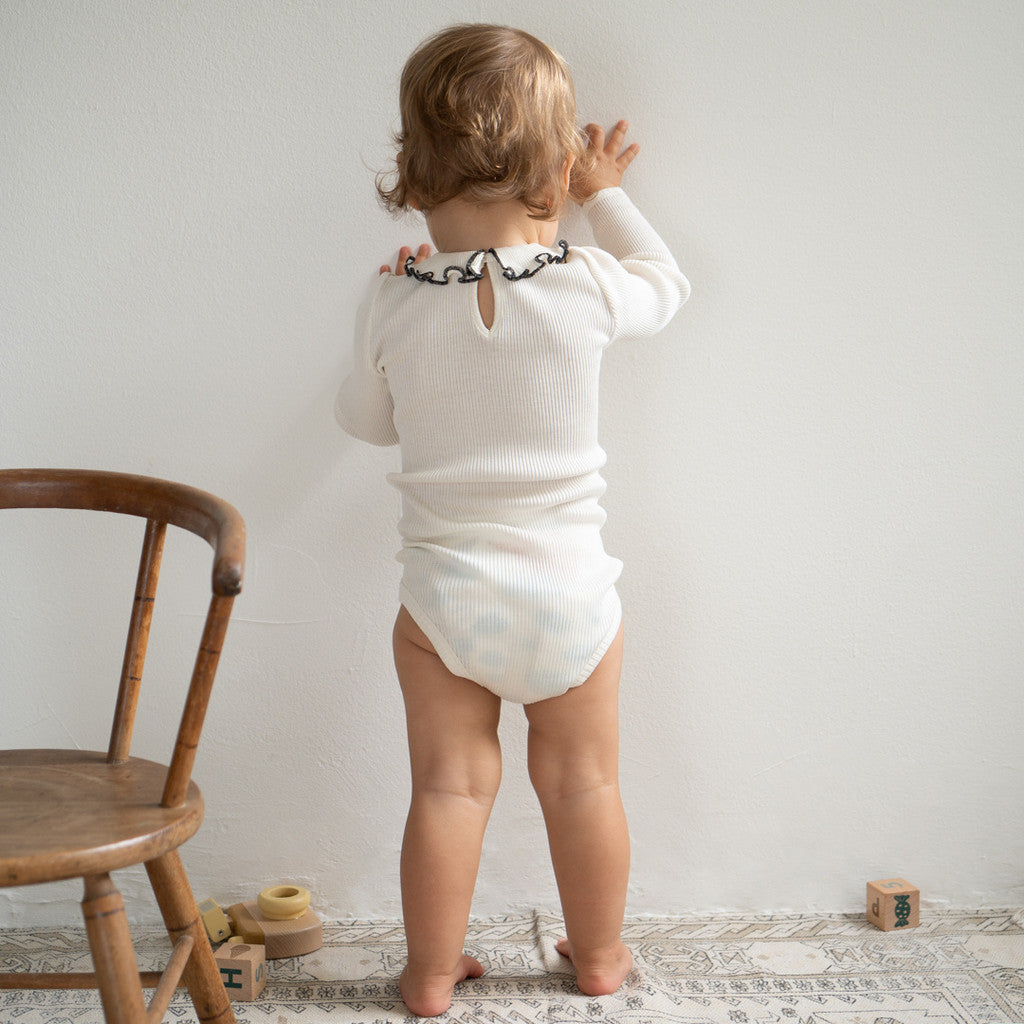 minimalisma Beauty Body Cream with Black contrast