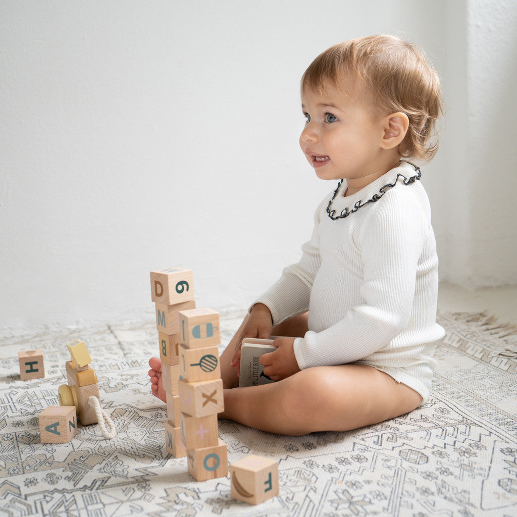 minimalisma Beauty Body Cream with Black contrast