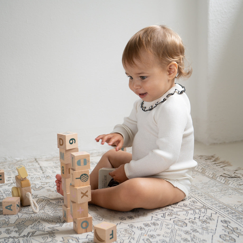 minimalisma Beauty Body Cream with Black contrast