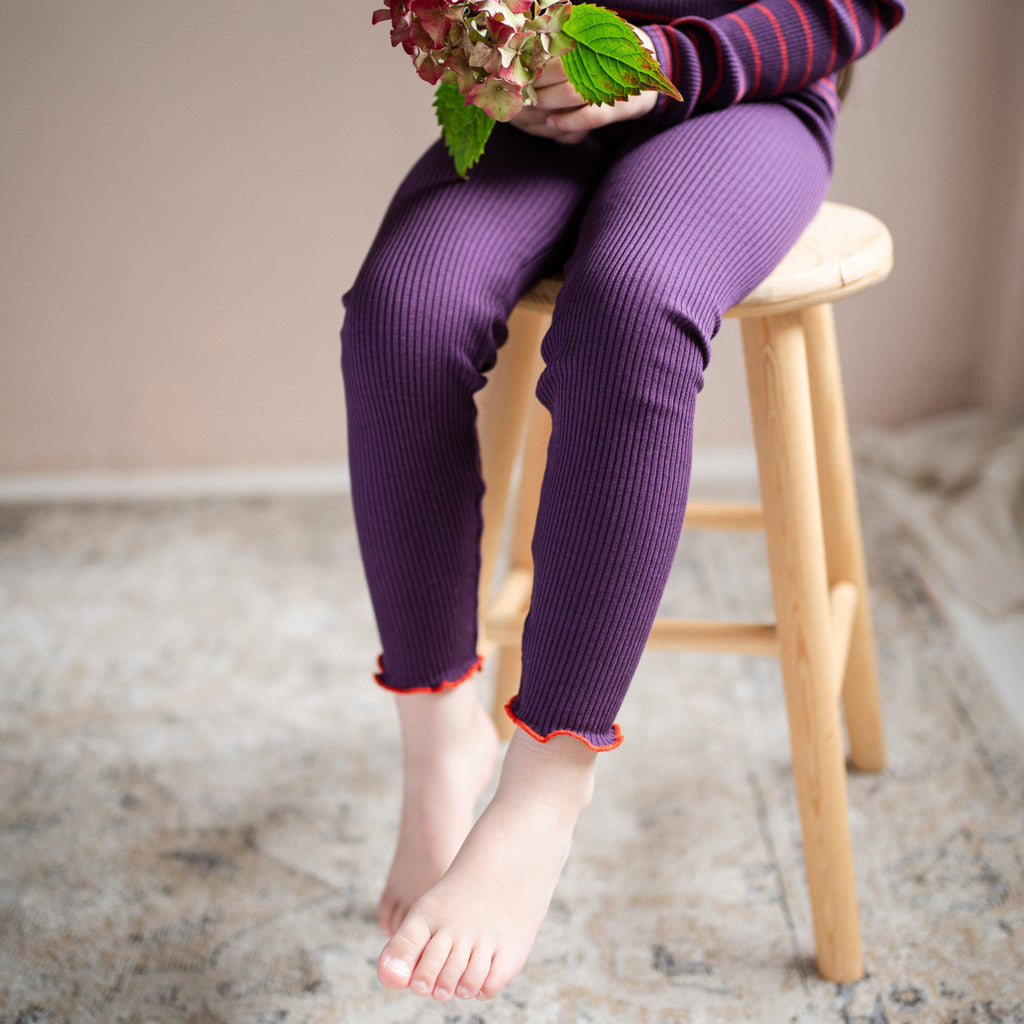 minimalisma Bieber-Frill - Babies & children's silk leggings with frills Leggings / pants for babies and kids Blackberry with Red