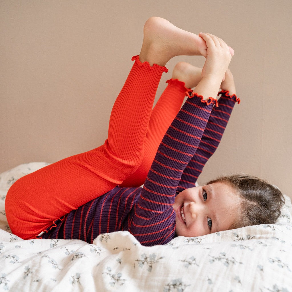 minimalisma Bieber-Frill - Babies & children's silk leggings with frills Leggings / pants for babies and kids Red