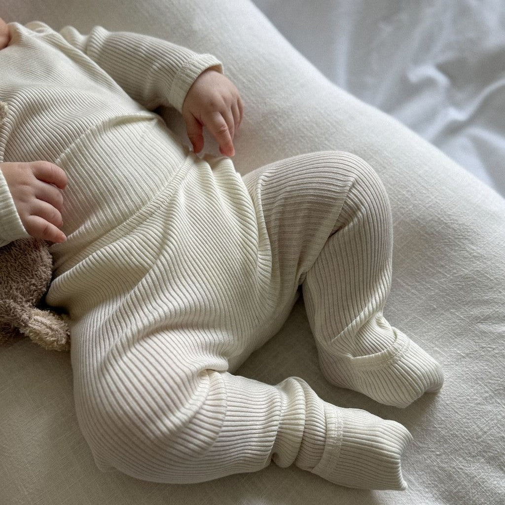 minimalisma Bobo - Baby silk leggings with fold-over feet Leggings / pants for babies Cream
