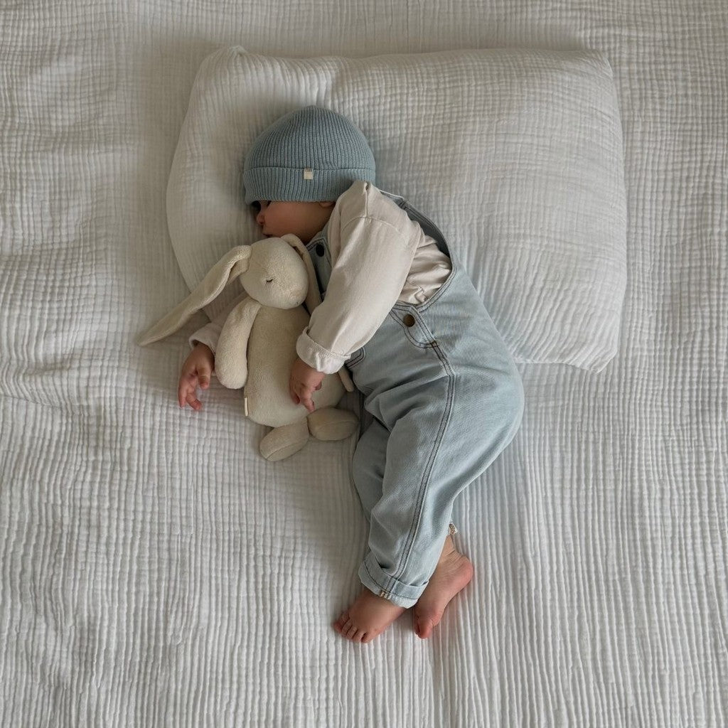 minimalisma Ellis - Baby organic cotton denim strap-pants Leggings / pants for babies Pale Jeans