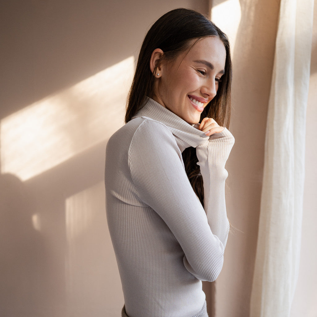 minimalisma Gunn - Women's silk long sleeve turtleneck Blouse for women Ecru