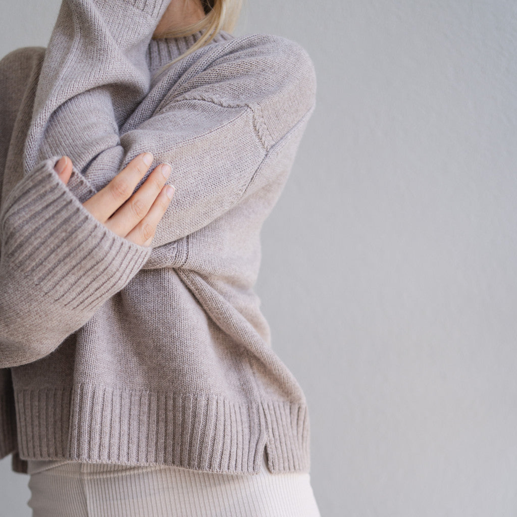 minimalisma Iris - Women's cashmere/wool sweater Blouse for women Cold Haze
