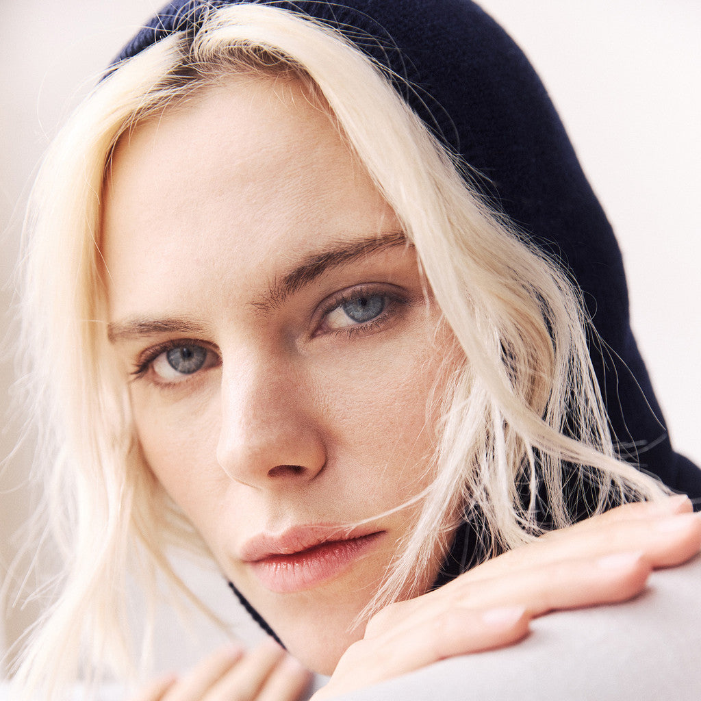 minimalisma Isolde Hat / Bonnet Dark Blue