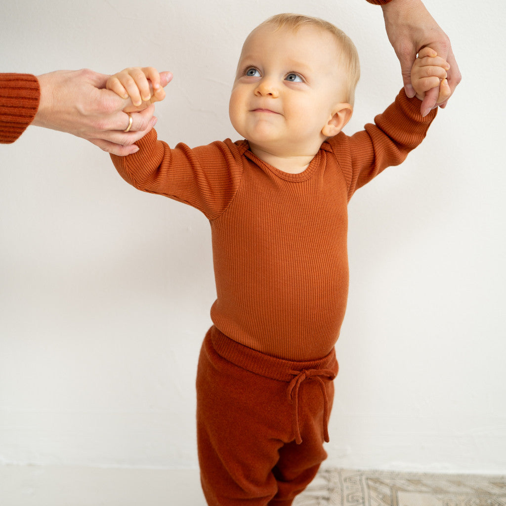 minimalisma Itty Leggings / pants for babies Dark Rust