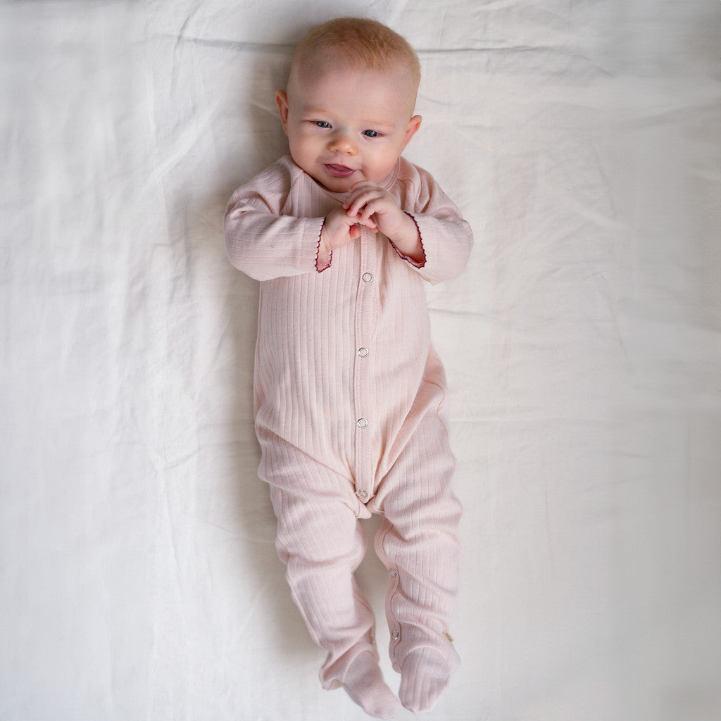 minimalisma Nightingale - organic cotton (GOTS) pyjama for babies Jumpsuit Pale Blush