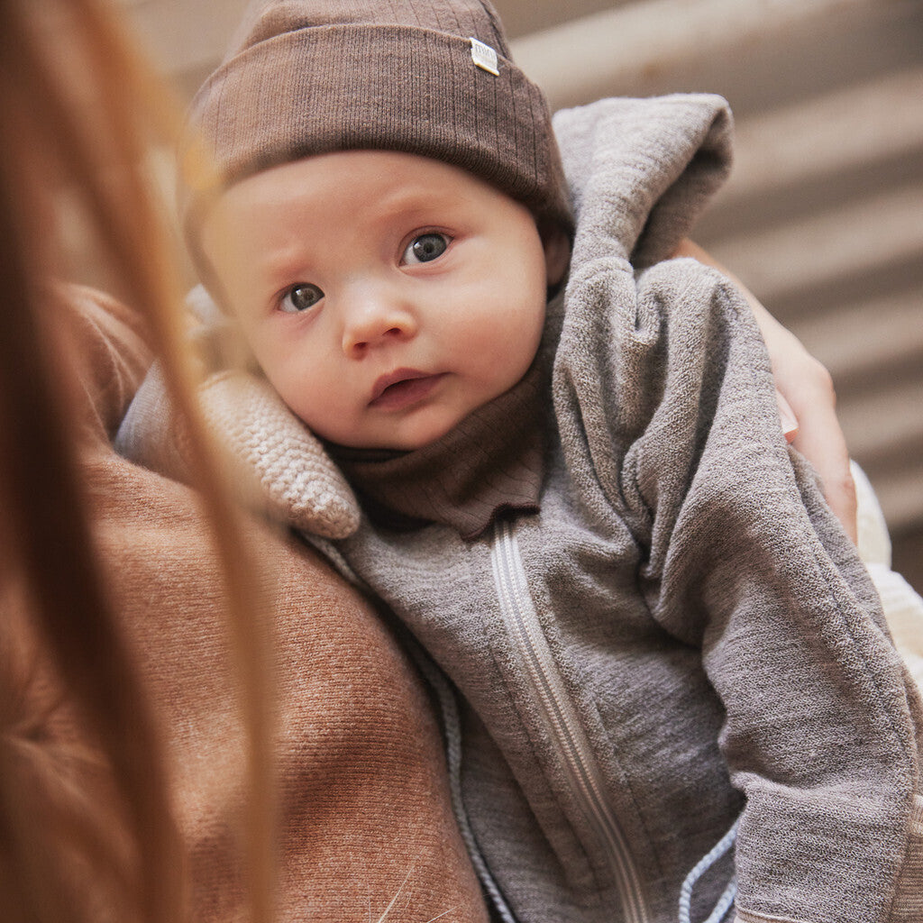 minimalisma Nope Hat / Bonnet Dark Chocolate