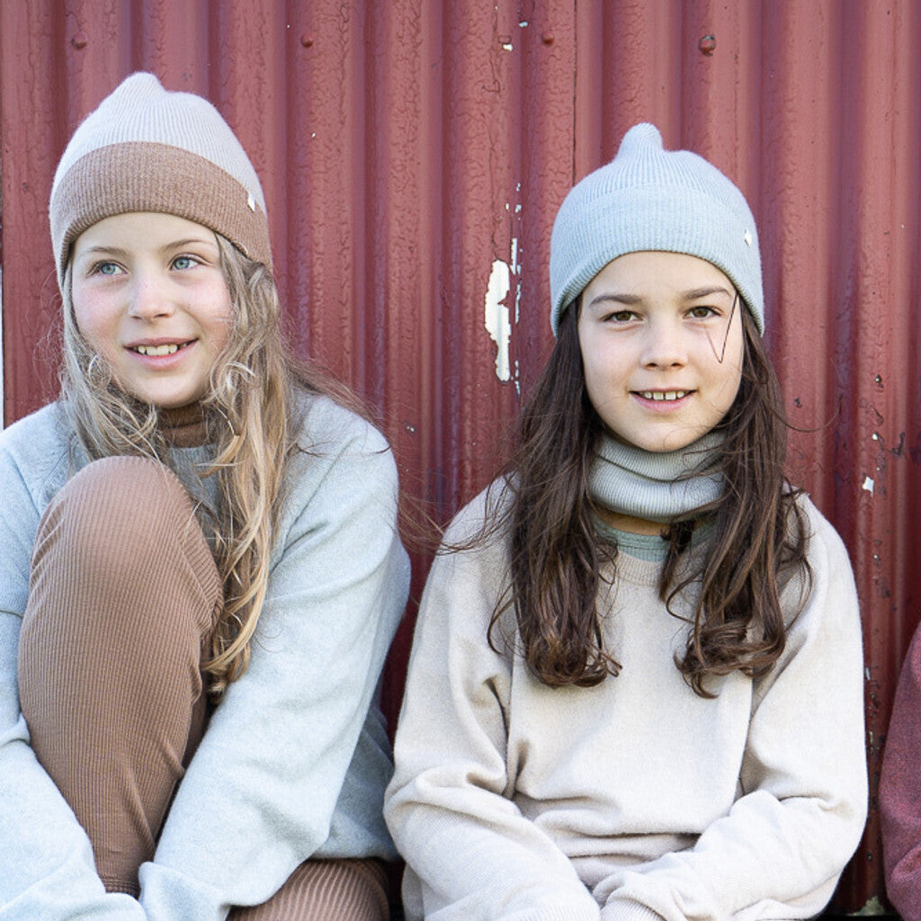 minimalisma Owl Hat / Bonnet Birch with Walnut fold