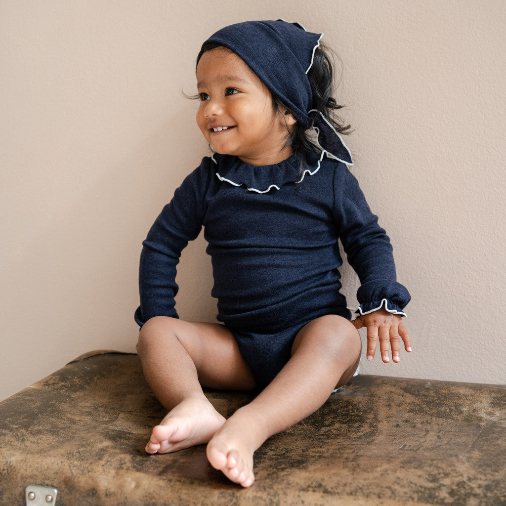 minimalisma Tiara - Baby wool/silk long sleeve collared bodysuit Body Night with White contrast