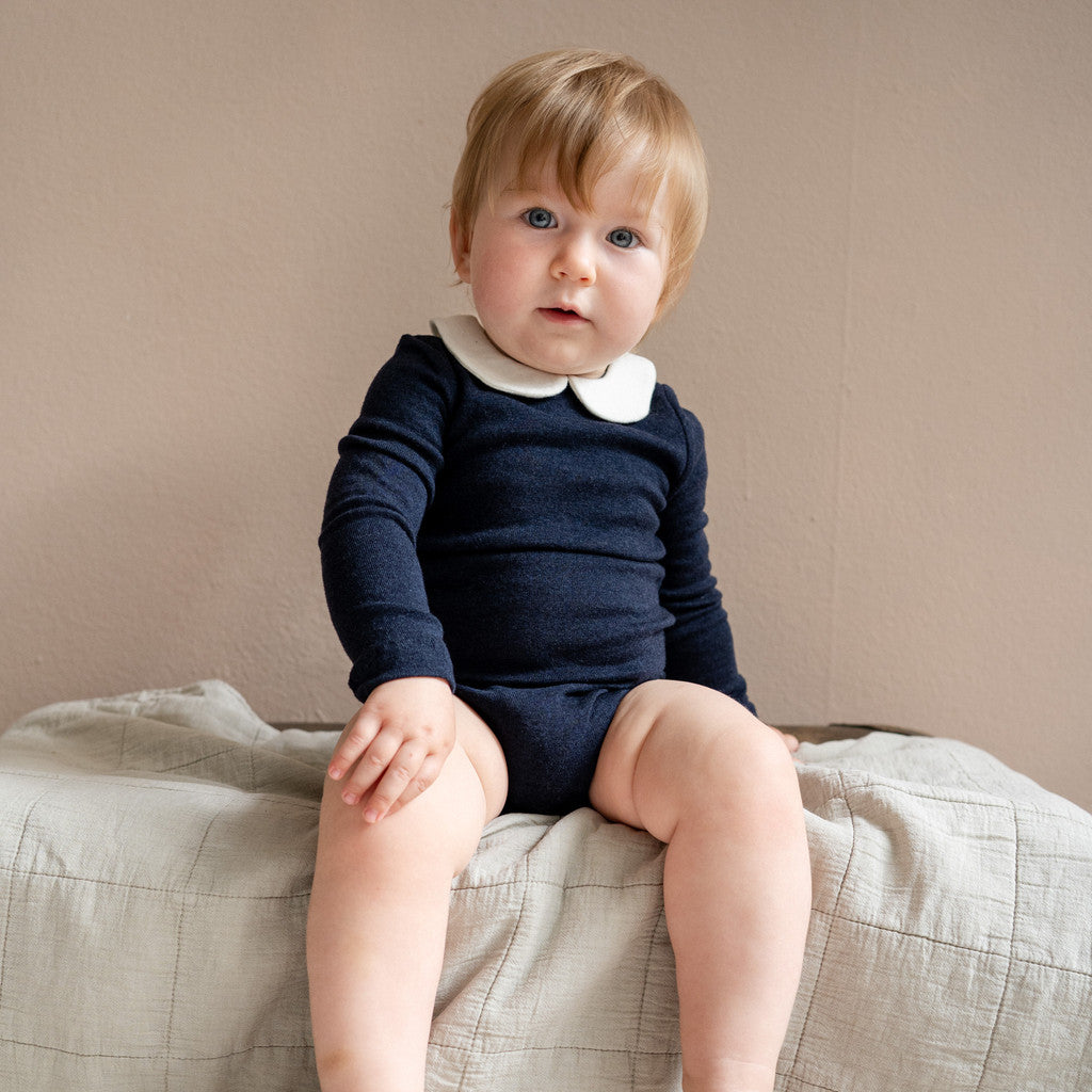 minimalisma Tinker - Baby wool/silk long sleeve collared bodysuit Body Night with White contrast