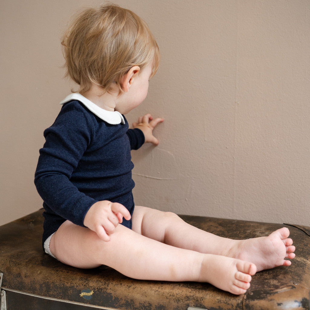 minimalisma Tinker - Baby wool/silk long sleeve collared bodysuit Body Night with White contrast