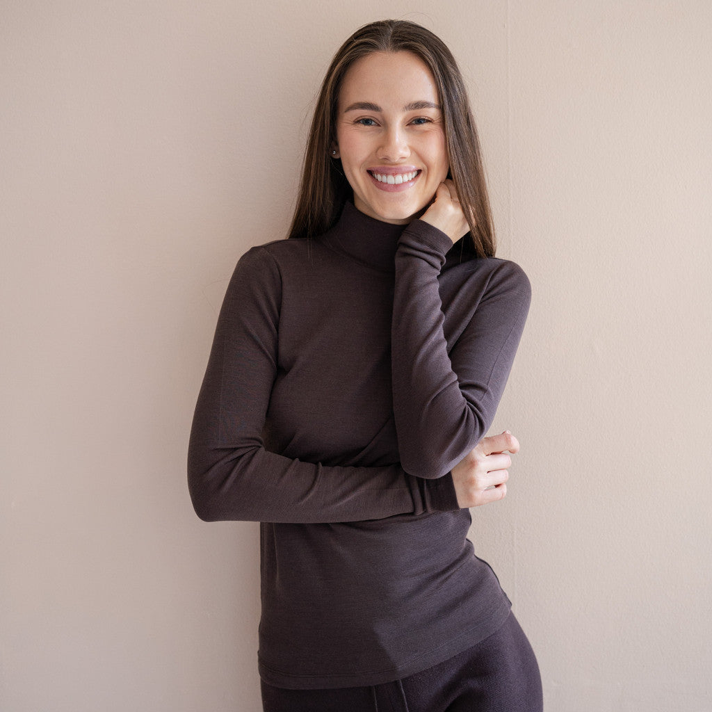 minimalisma Vakrast - Women's wool long sleeve turtleneck Blouse for women Dark Chocolate