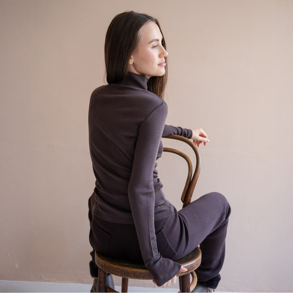 minimalisma Vakrast - Women's wool long sleeve turtleneck Blouse for women Dark Chocolate