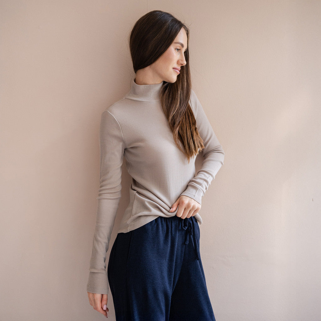 minimalisma Vakrast - Women's wool long sleeve turtleneck Blouse for women Hemp