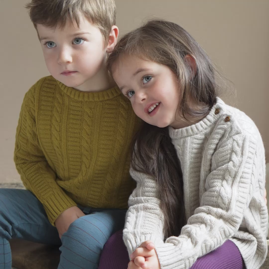 minimalisma Indulge - Children's cashmere/wool cableknit sweater Blouse for kids Ecru Melange