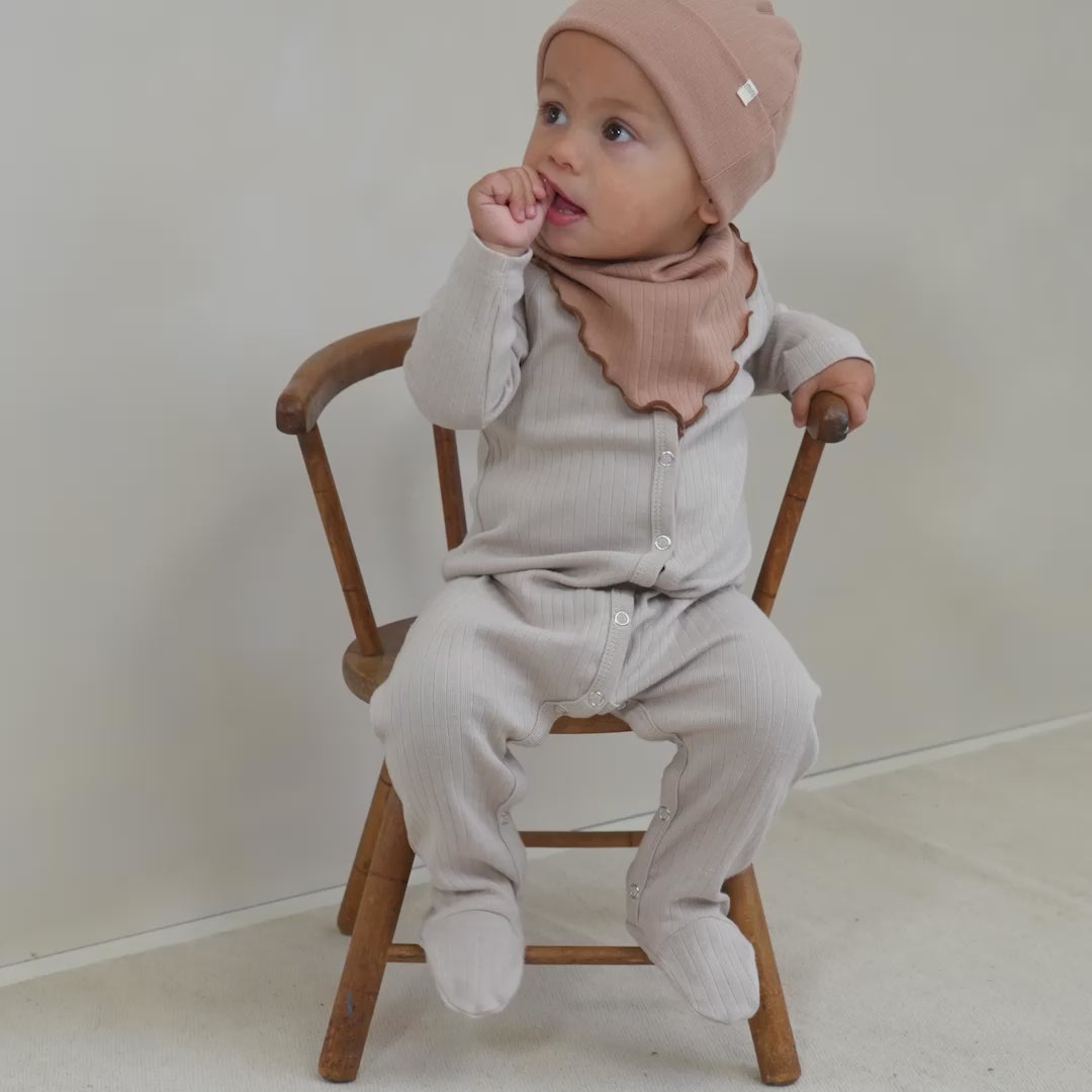 minimalisma Nope Hat / Bonnet Camel