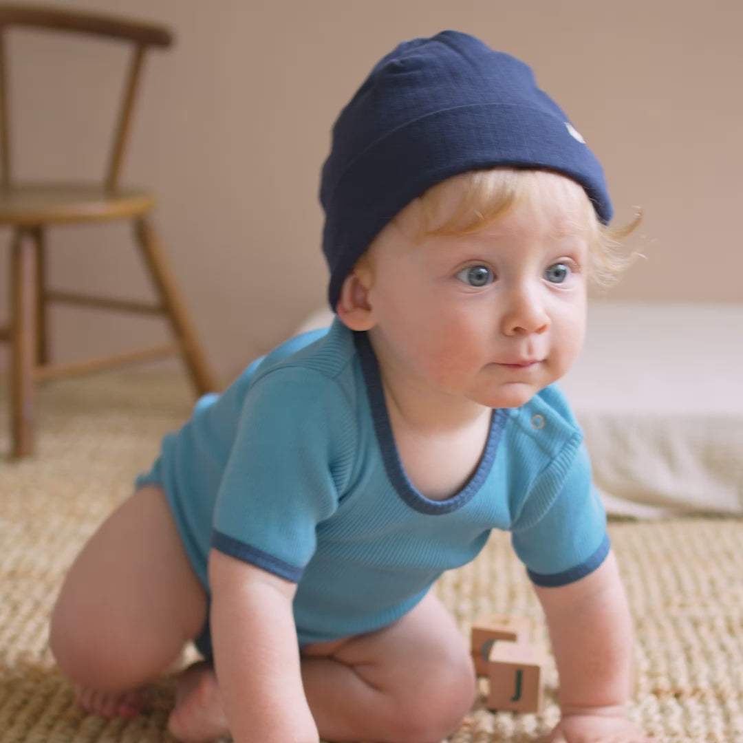 minimalisma Nope Hat / Bonnet Dark Blue