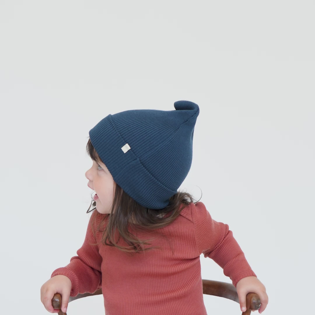 minimalisma Arvid Hat / Bonnet Midnight