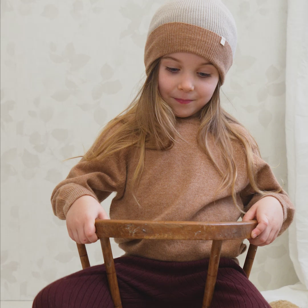 minimalisma Owl Hat / Bonnet Birch with Walnut fold