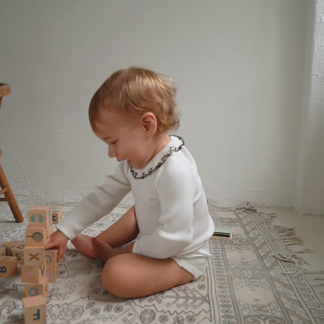 minimalisma Beauty Body Cream with Black contrast